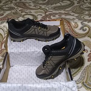 fila men's at peake 20 running sneakers